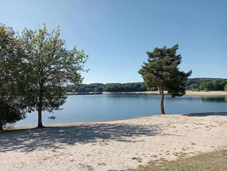 Gite Paisible En Bord De Lac Saint-Gerons